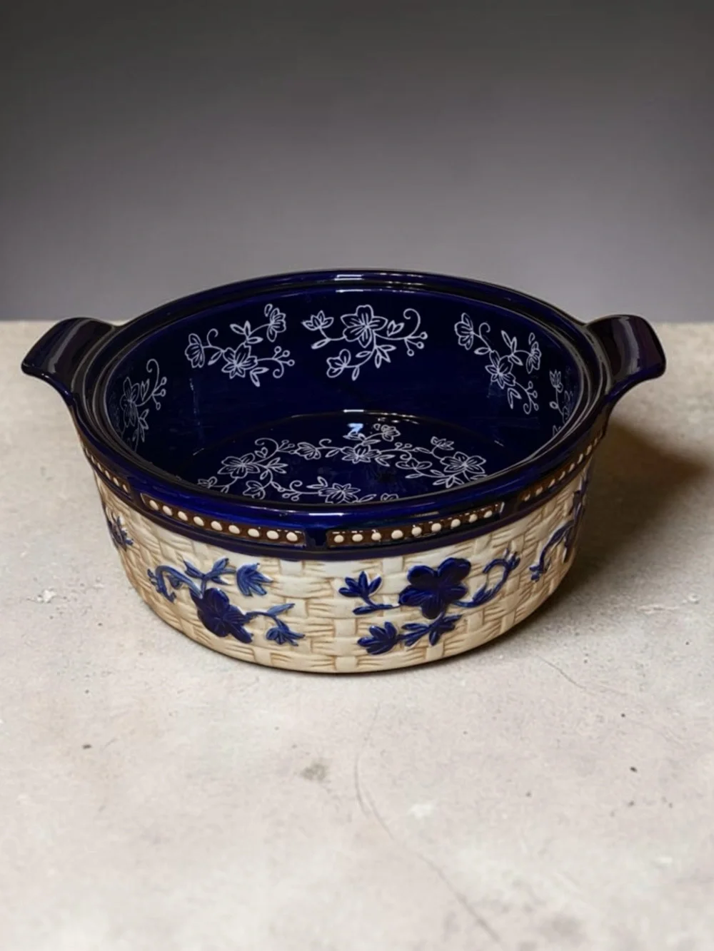 TEMP-TATIONS 2 QT CASSEROLE DISH Floral Lace Basketweave Design Blue Tan White